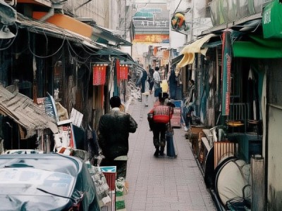商贸之城，城市指南与商业发展动态
